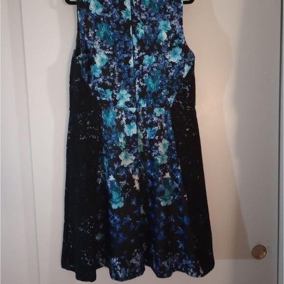 🆕👗Roz & Ali Floral Fit and Flare Dress - Picture 5 of 8